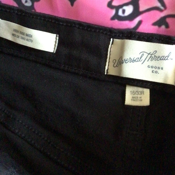 Universal Thread Black High Rise Mom Shorts - Picture 2 of 5